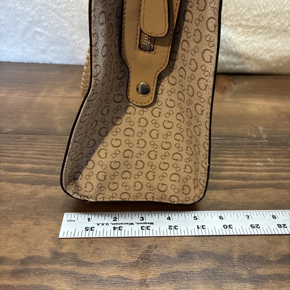 GUESS Purse Monogram Beige Satchel Shoulder Handbag Crossbody Purse EUC - Picture 13 of 16